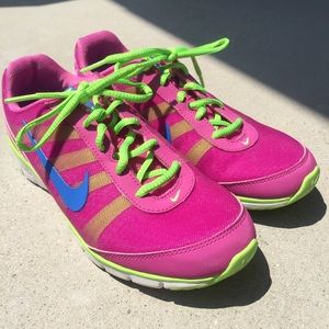 Fuchsia hot pink Nike air training runners
